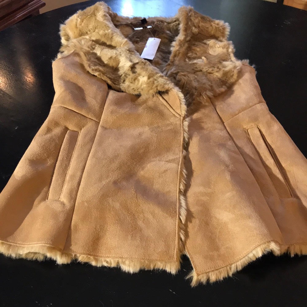 NWT Women’s Small Plush Soft Tan Coat ❤️